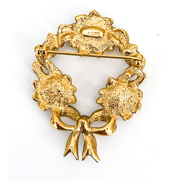 Avon 1994 Rose Wreath Pin - Antiqued Gold-Tone with Red Crystals & White Flowers - Picture 2 of 7